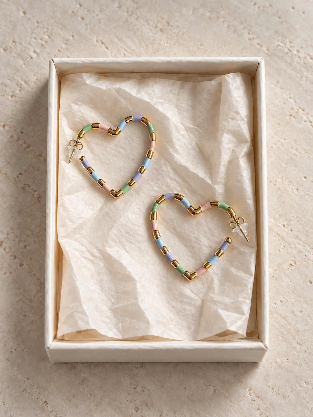 Pendientes Pastel en cœur de acero y esmalte en una caja