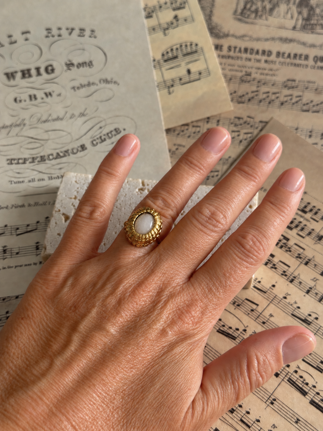 Anillo «Esclarmonde» con piedra blanca