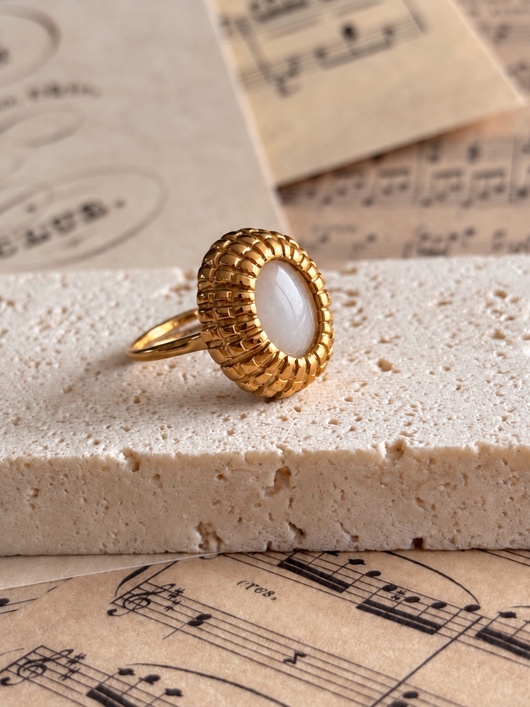 Anillo «Esclarmonde» con piedra blanca