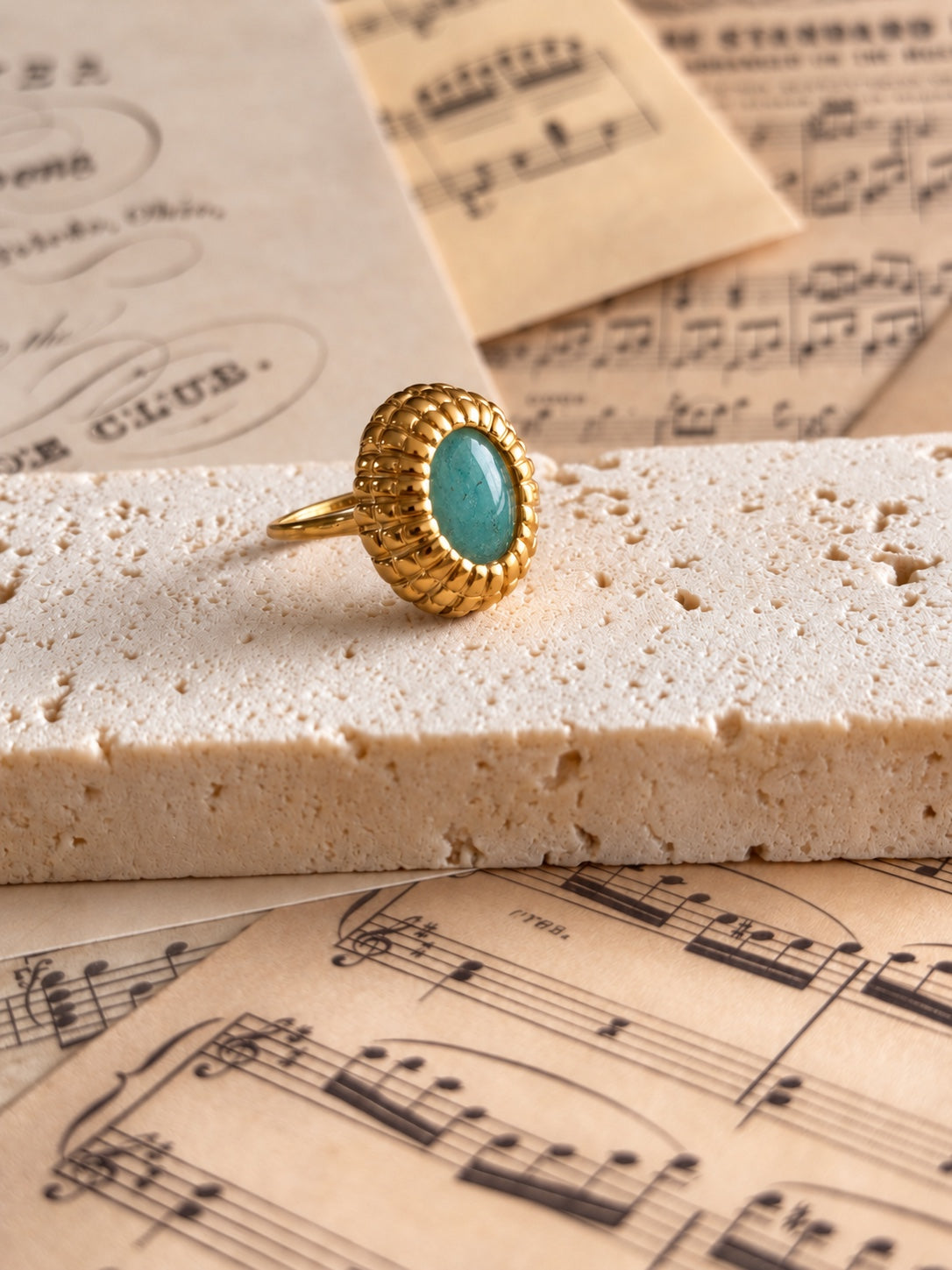 Anillo Esclarmonde con amazonita, vista lateral