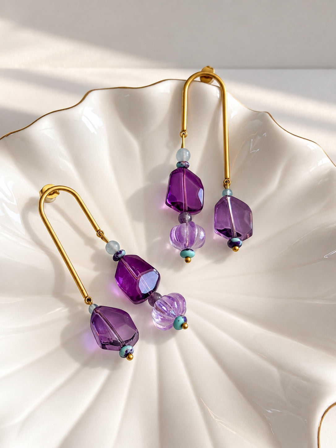 Pendientes La Femme sans ombre en tonos violeta y lavanda