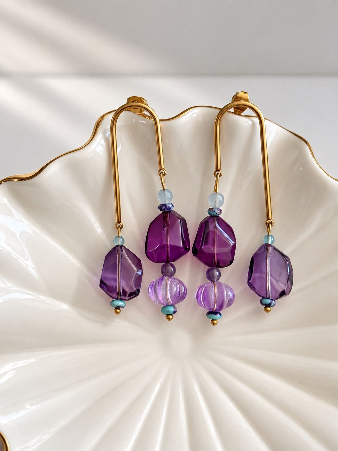 Pendientes La Femme sans ombre en tonos violeta y lavanda