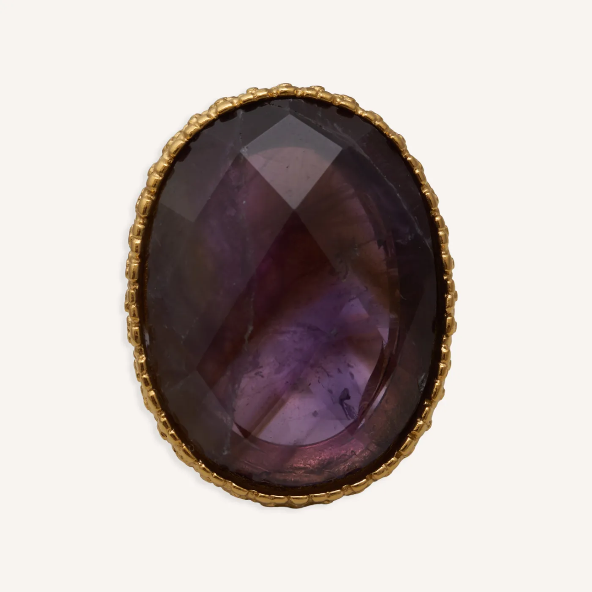 Anillo Le Songe de Mélisande con amatista facetada, vista frontal