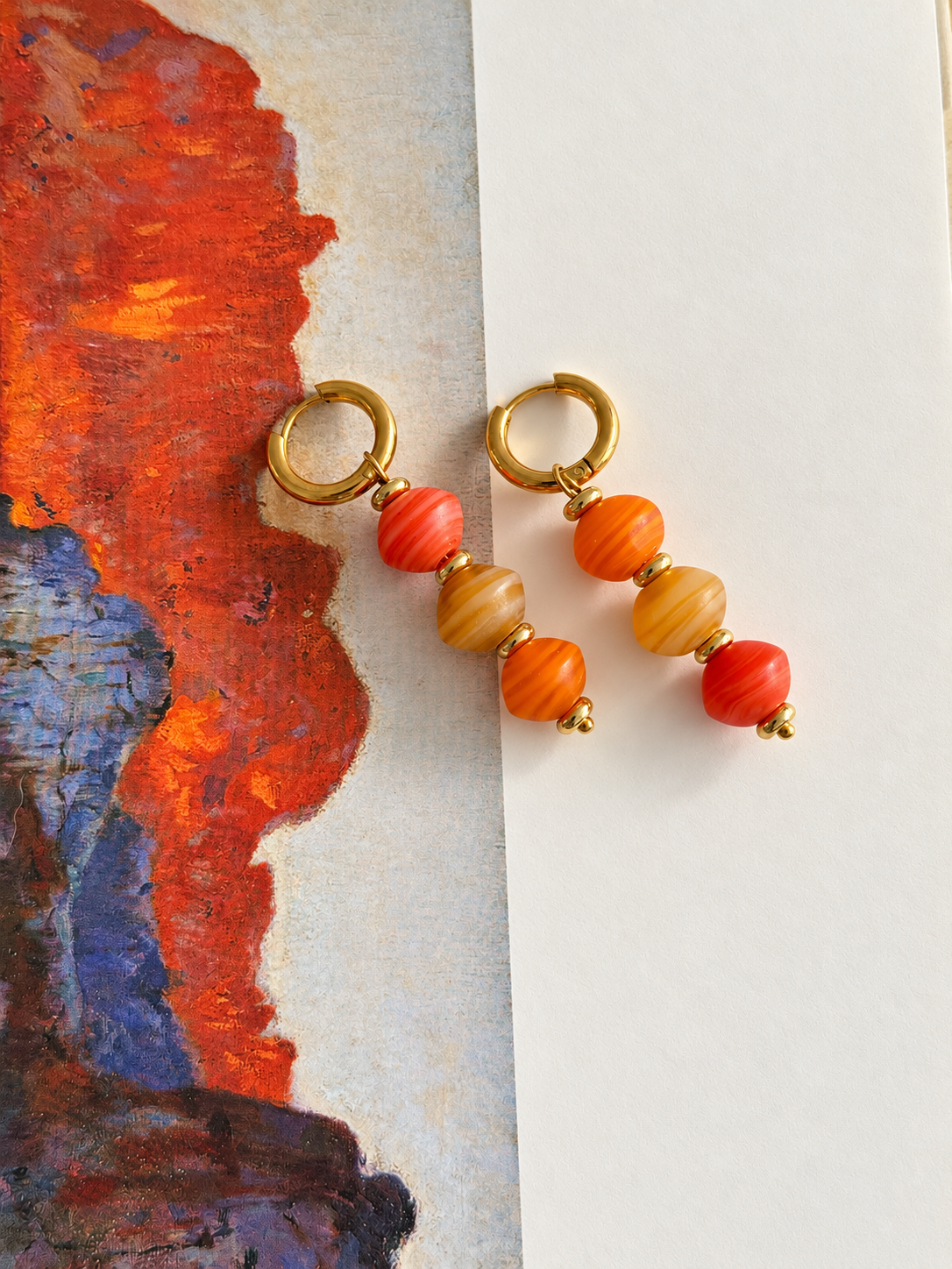 Pendientes Miramar en coral, miel y naranja — fotografía 13