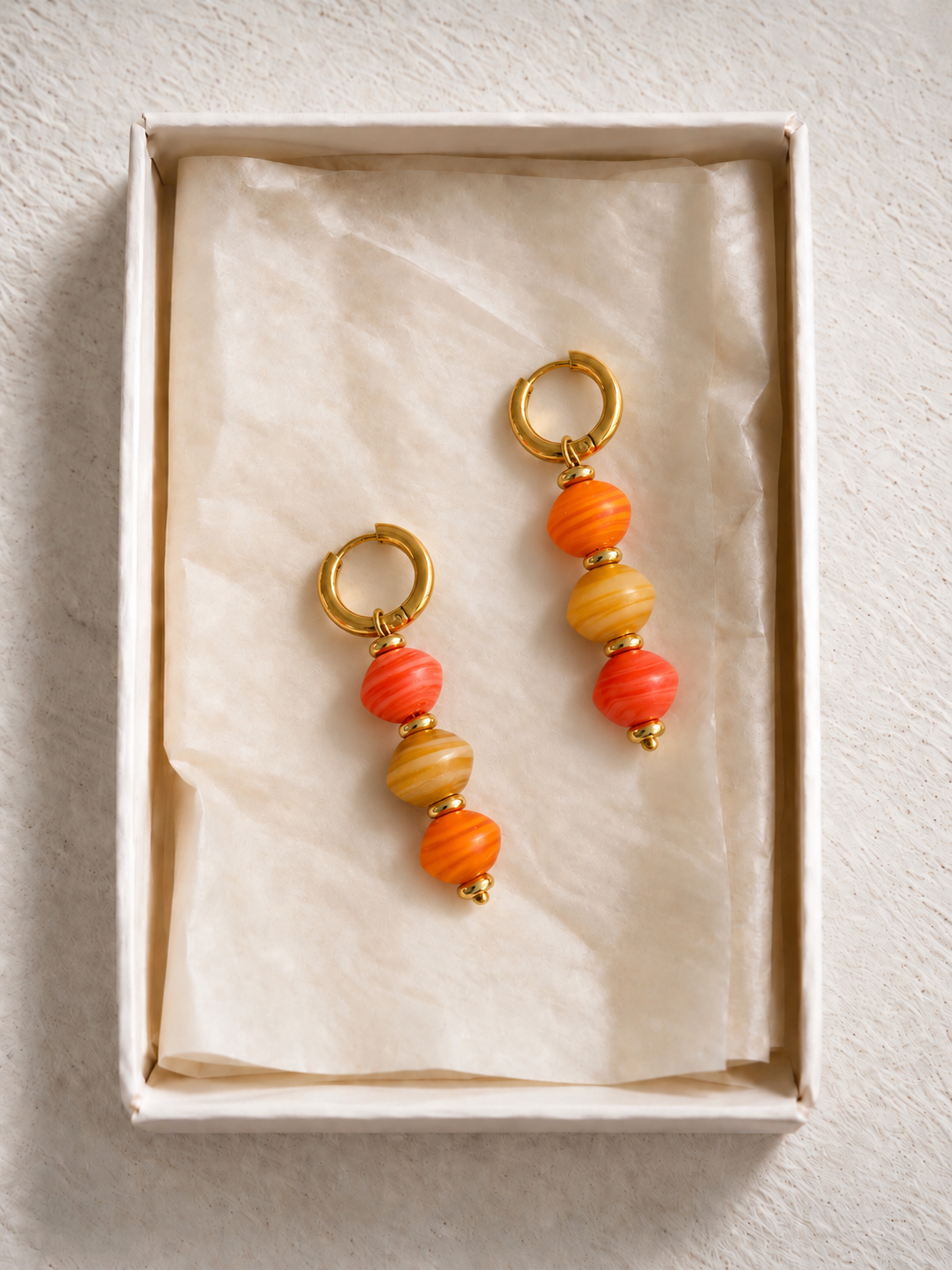 Pendientes Miramar en coral, miel y naranja — fotografía 17