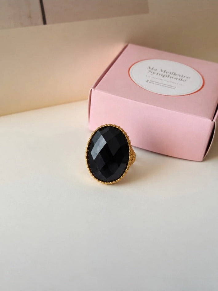 Anillo Ortrud con ágata negra, primer plano frontal