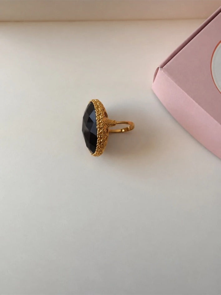 Anillo Ortrud con ágata negra, perfil de montura