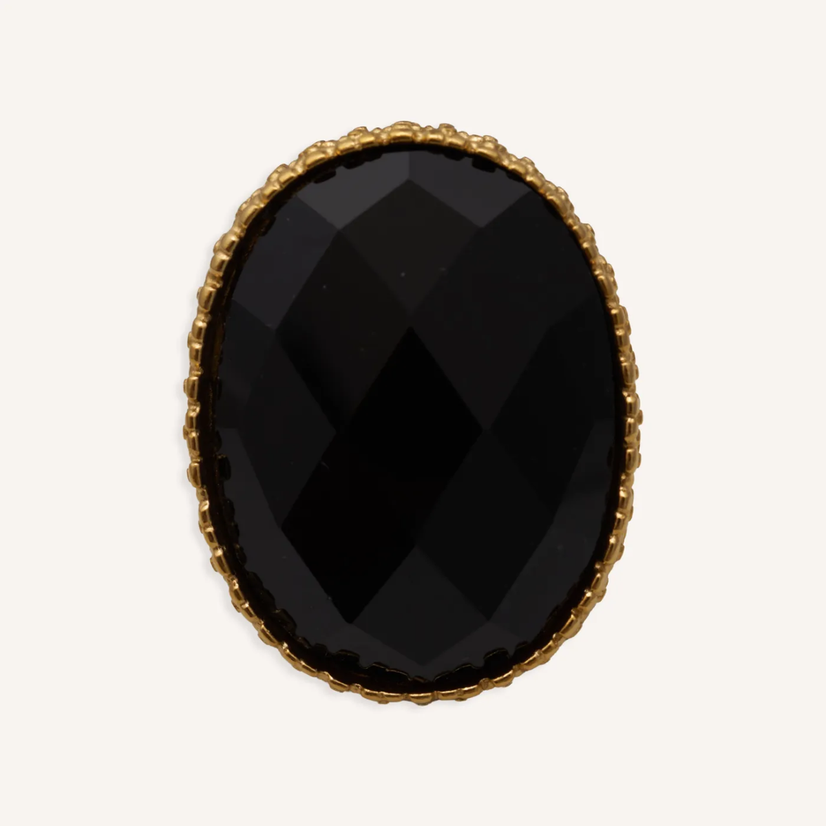 Anillo Ortrud con ágata negra facetada, vista frontal